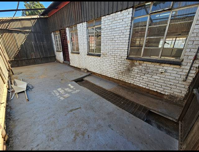 297M² FACTORY TO LET IN ANDERBOLT